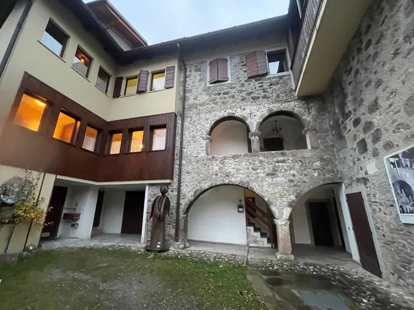 Historic residence with wellness in the heart of Sutrio - Image 1