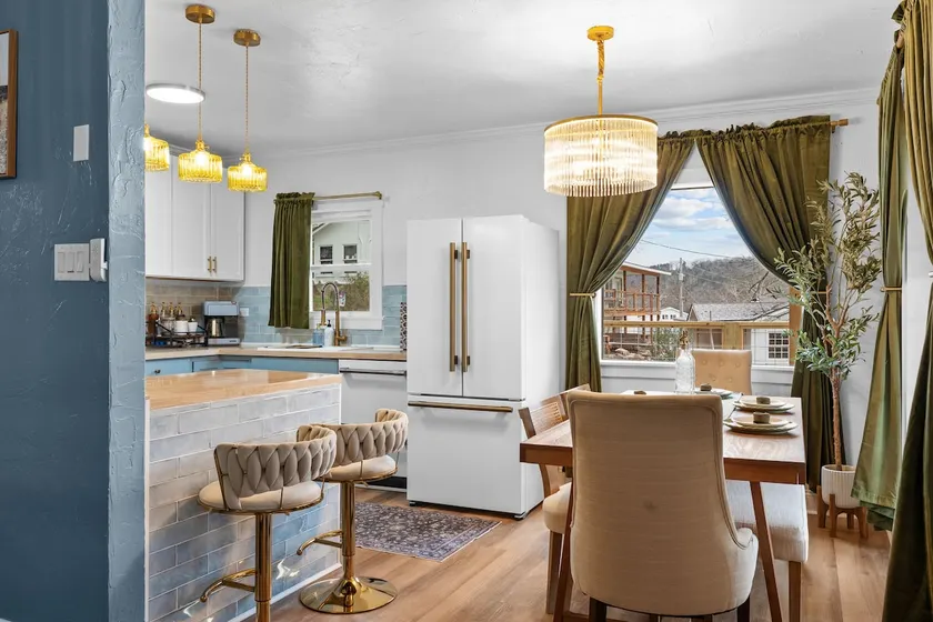 Wildflower Cottages:3 Rentals, Hot Tub& lake views - Image 1