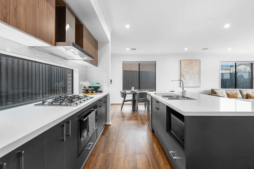 Bright & Roomy 5BR Clyde North Home - Image 1
