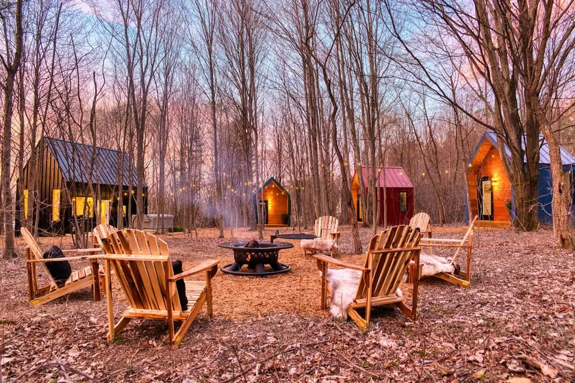 Lux Cabins w/ Electric Roll Out Bed! Hot Tub / EV - Image 1