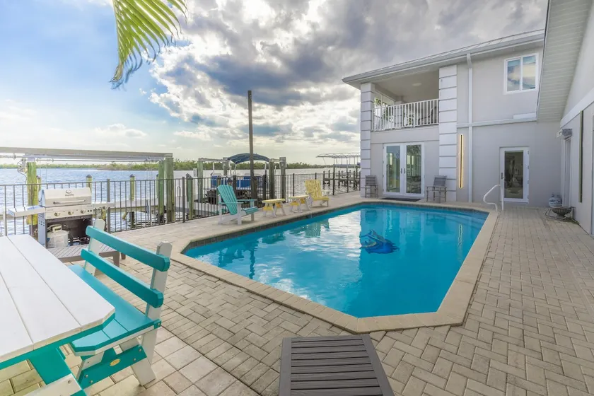 ​Boater’s Paradise: No-Bridge Gulf Access & Pool - Image 1