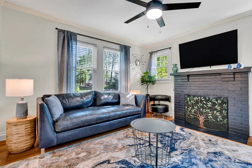 Pet Friendly Cute Cottage - Walk to PC/Downtown - Image 1