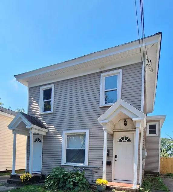 Oswego 3BR Apt | SUNY, Downtown & Lake Ontario - Image 1