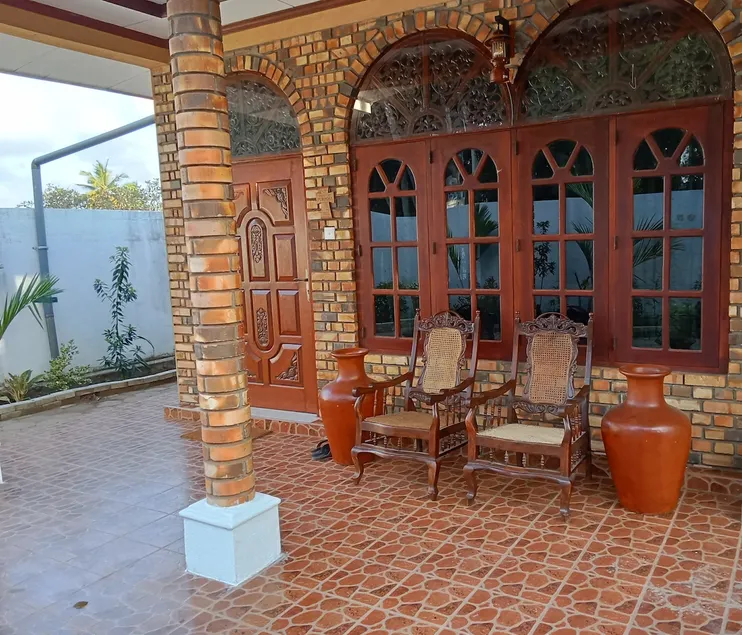 Spacious family Aussie holiday Home Near Airport - Image 1