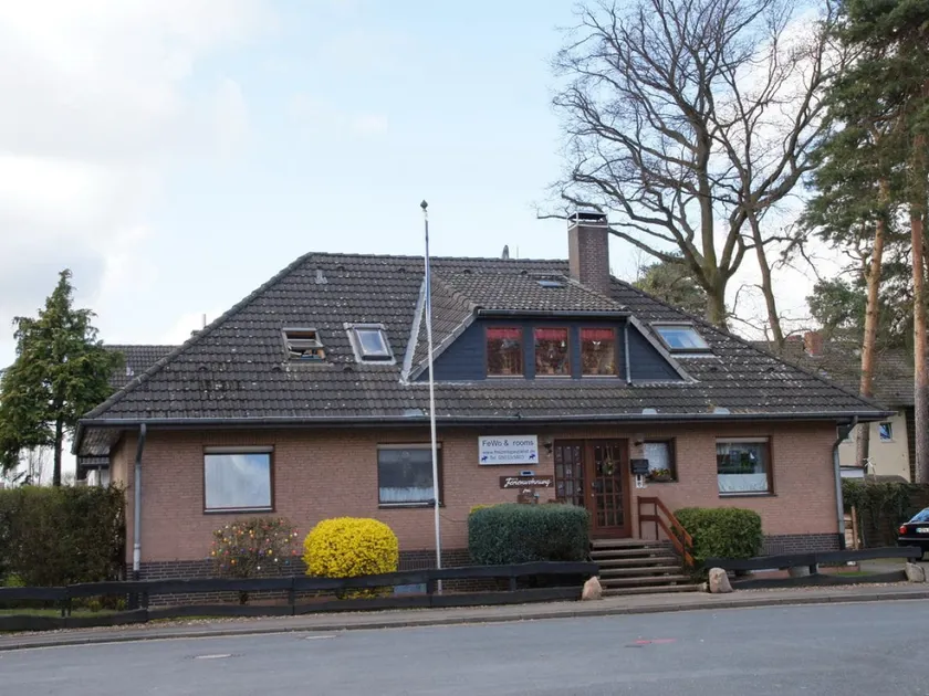 Charming Flat Steps Away from the Lake upper unit - Image 1
