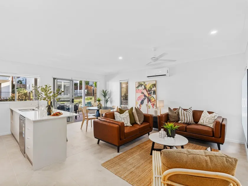 Dream World Escape 4BR Oxenford - Pool, Gym BBQ - Image 1
