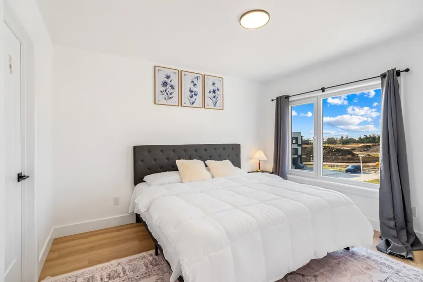 Modern 3BR House, King, 2 Queens, Parking - Image 1