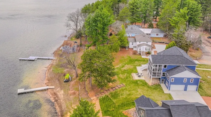 Luxury Lakefront Retreat | Sleeps 16 | Sandy Beach - Image 1