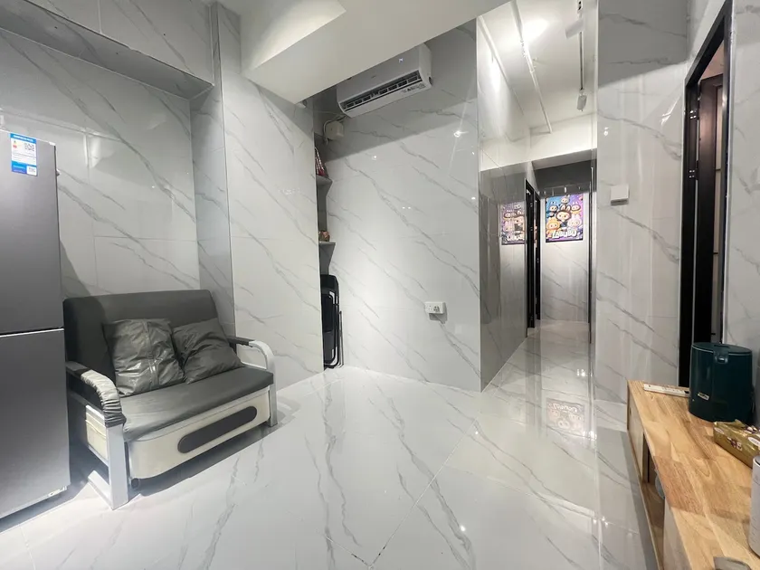 Mongkok MTR exit 5 rooms 1 living room large terrace 600 sq ft large room large living room clean and tidy comfortable suitable for many people - Image 1