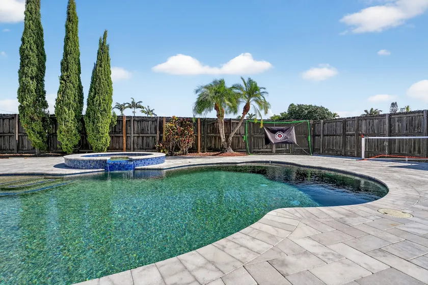 Paradise in West Miami · Spacious Retreat - Image 1
