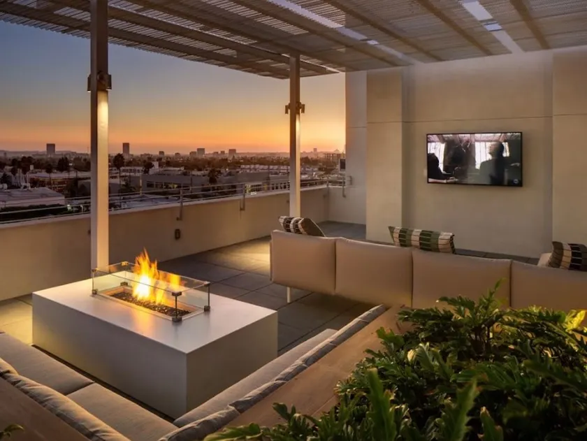 Hollywood Luxury Central ~Pool~ Free parking - Image 1