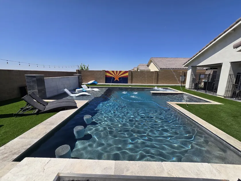 Pool house with boat dock on the Colorado river - Image 1