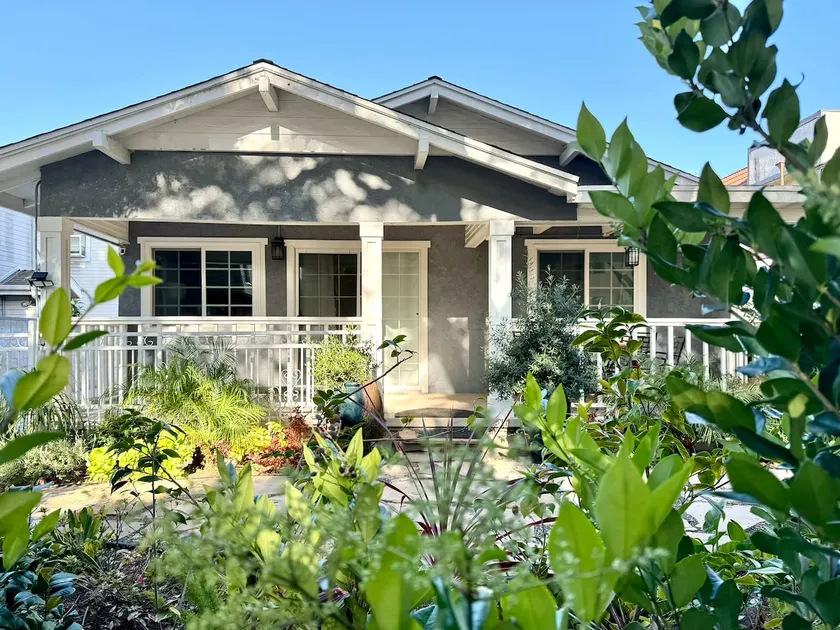 Family-Friendly 4BR Home w/Gorgeous Garden - Image 1