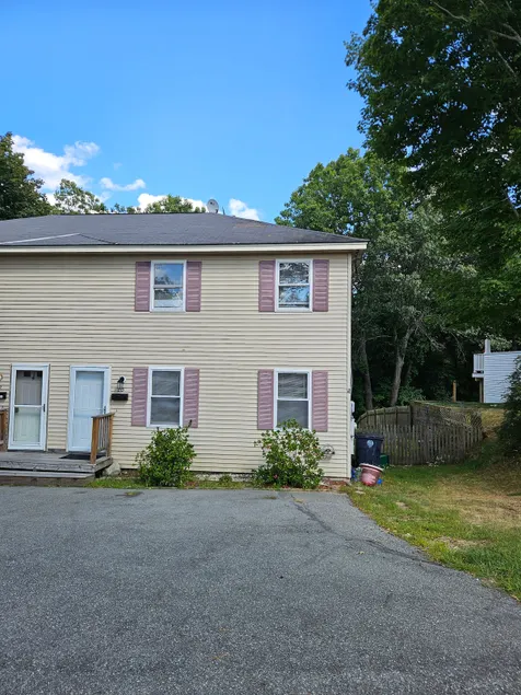 Welcome home to your 3 bedroom, duplex. - Image 1