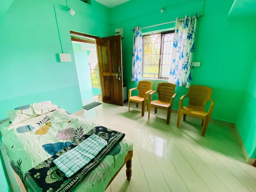 Pappa’s Pride: Cozy AC Family Suite - Image 1