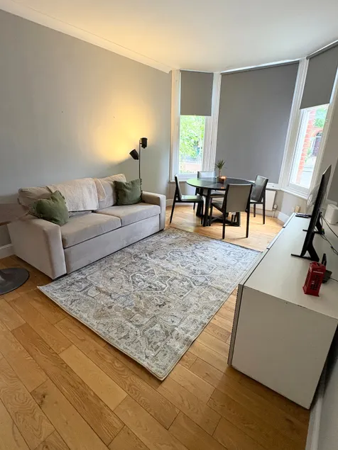 2BR Apartment W3 Free Parking GroundFloor Sleeps 6 - Image 1