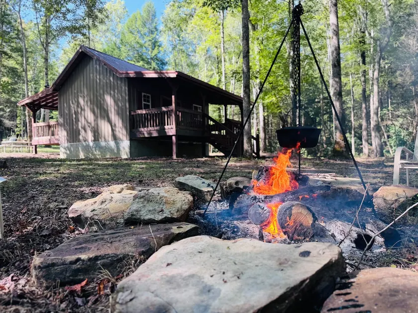 Callie's Cabin - Image 1