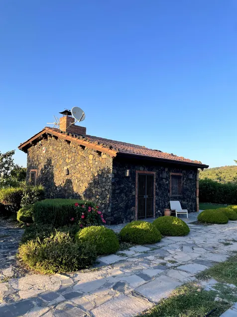 Etna View Chalet - Image 1