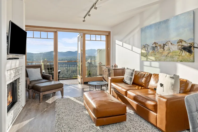Mountain View 1BR Stay | Cozy Fireplace Retreat - Image 1