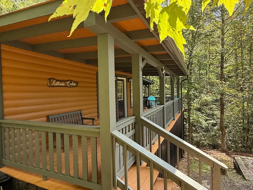 RRG Hillside Cabin with Hot Tub and Sauna - Image 1