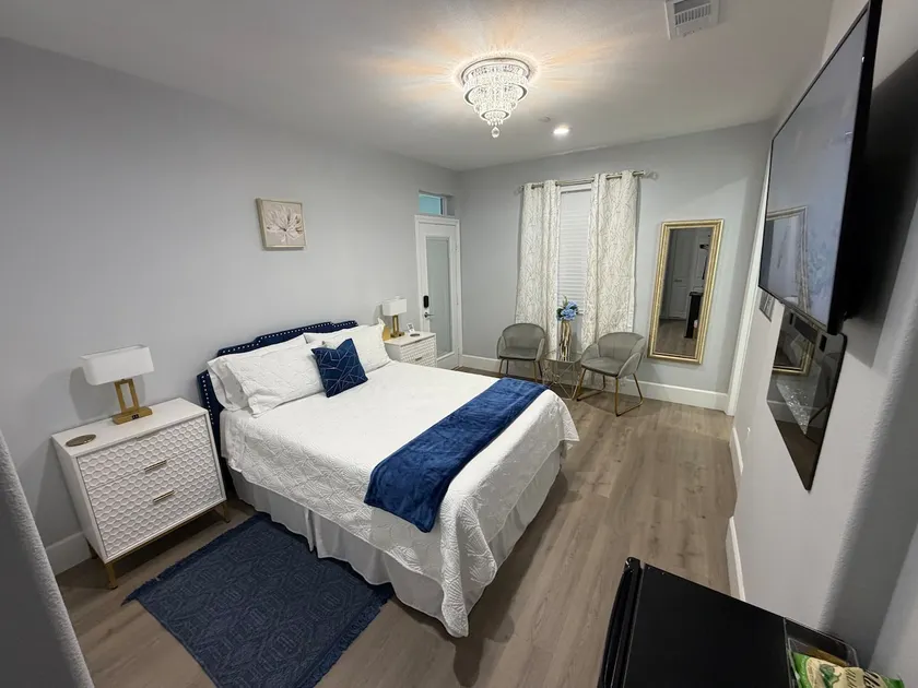 Guest Suite with private entrance & bathroom - Image 1