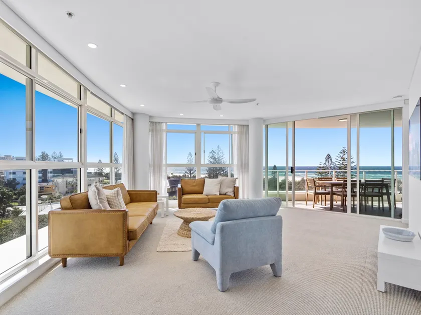 Beachfront Resort-Style Apartment - Image 1