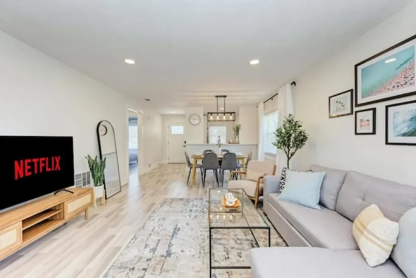 Charming Osprey Home - K/Q bed, fenced yard, lanai - Image 1