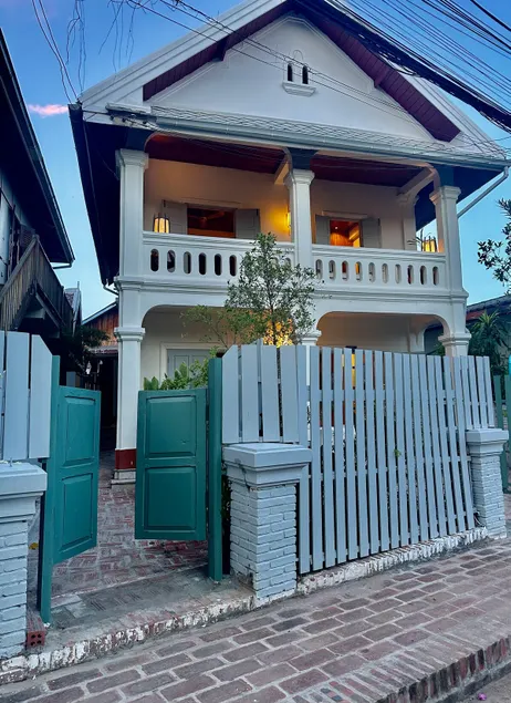 White Verandah Suite at Xiengthong - Image 1