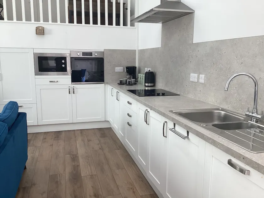 Comfy duplex with a modern feel, great location! - Image 1