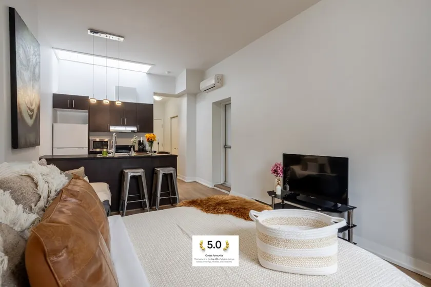 Elegant Bishop Apartment – Downtown Gem - Image 1