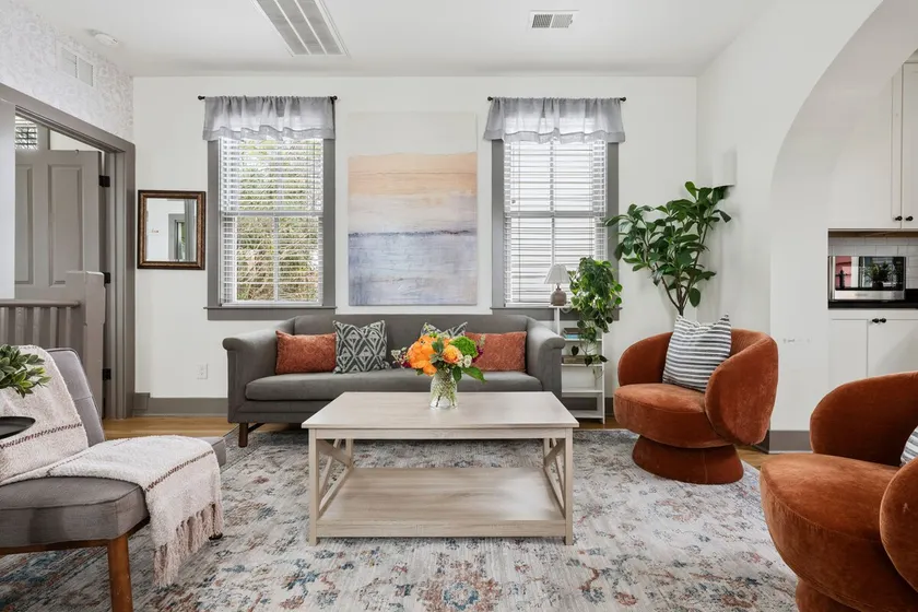 Downtown 3bd Home, Steps to King St! - Image 1