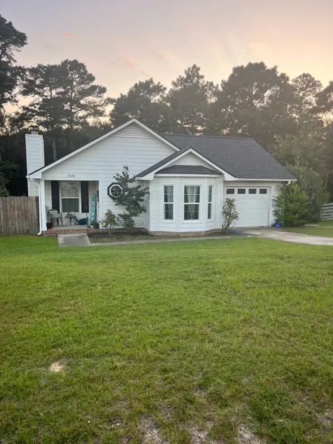Charming Cottage Near Fort Bragg - Image 1