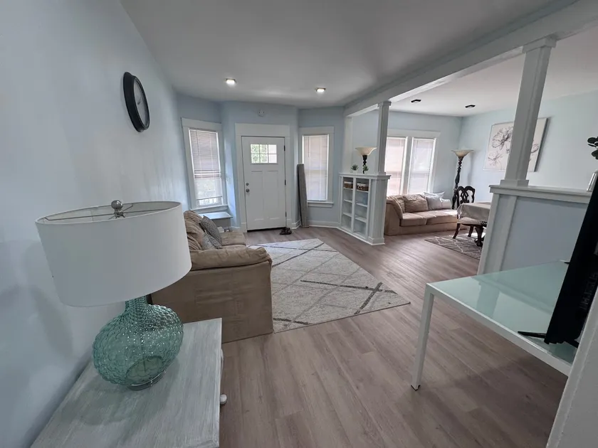 Bright and Roomy 3BR Home - Image 1