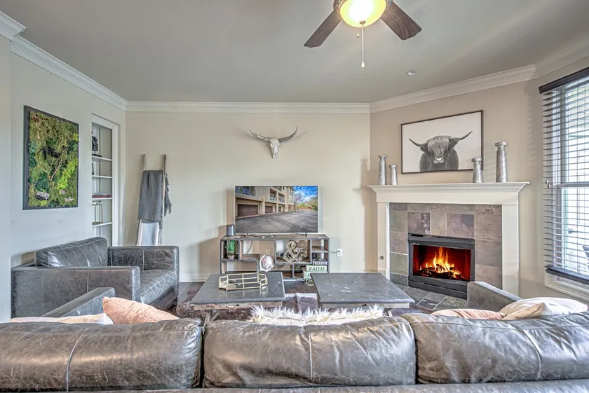 3 BDRM Condo I Lake Views/Marina I Mins To DT - Image 1