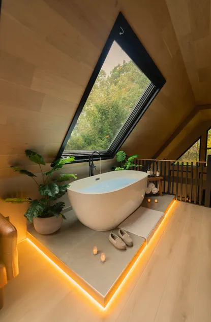 Pondside Chalet · Loft Soaking Tub · Sauna+Hot Tub - Image 1