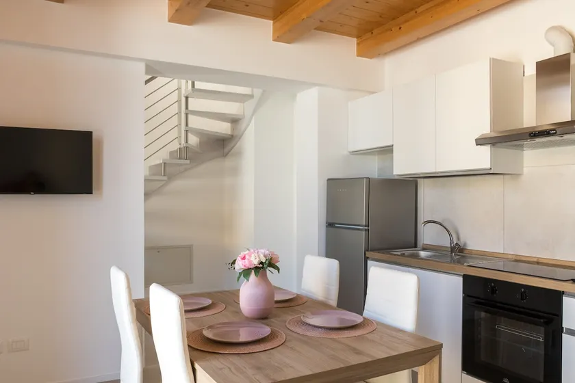 4-bedroom home with large terrace - Image 1