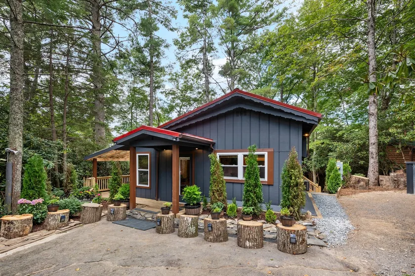 Upscale Cabin & Premium Comfort, Golf, Ski Resorts - Image 1