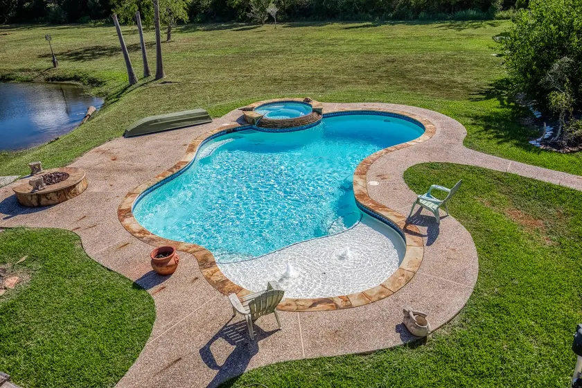 5-Acre Retreat-Private Pool-Private Pond - Image 1