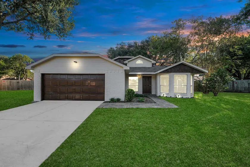 Spacious 3BR home in Richmond near Sugar Land - Image 1