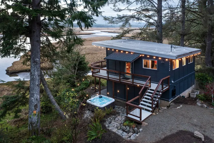 The Spoke House Waterfront - Image 1