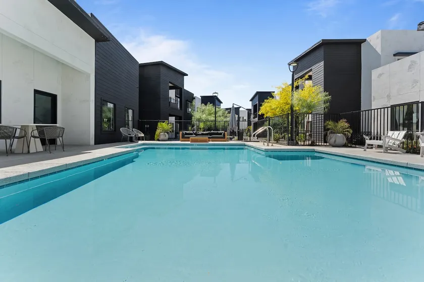 Peoria 2 bedroom Escape w/ Pool Access - Image 1