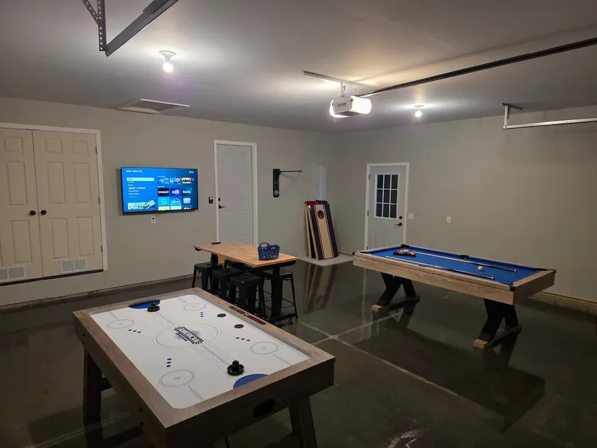 New Home with Game Room and Nature Trials - Image 1