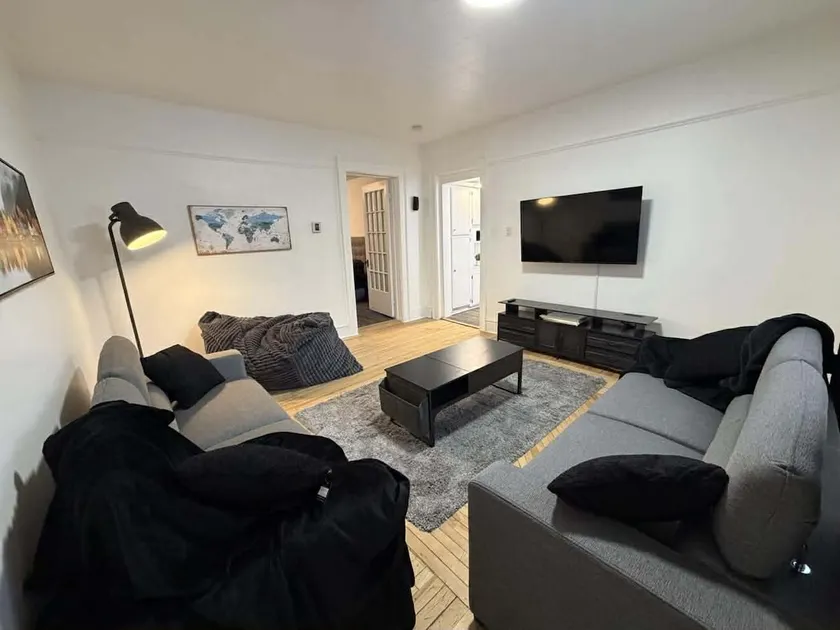 Spacious apartment in city center - Image 1