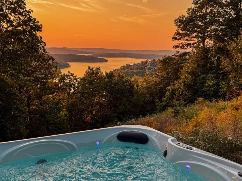 Sunset Views! Lake house w/ hot tub on Table Rock - Image 1