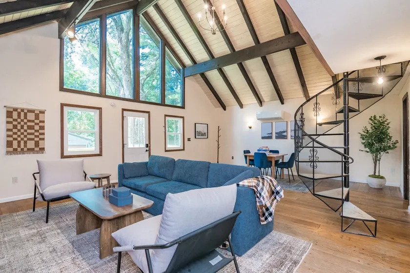 Cabin Style Rustic Getaway, with mini-splits - Image 1