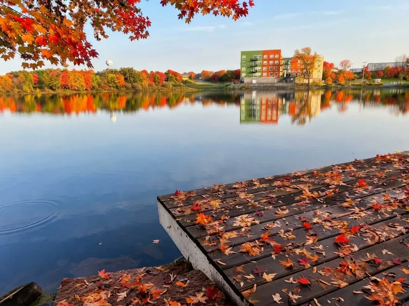 Fall colors on the river with kayaks and fire pit - Image 1