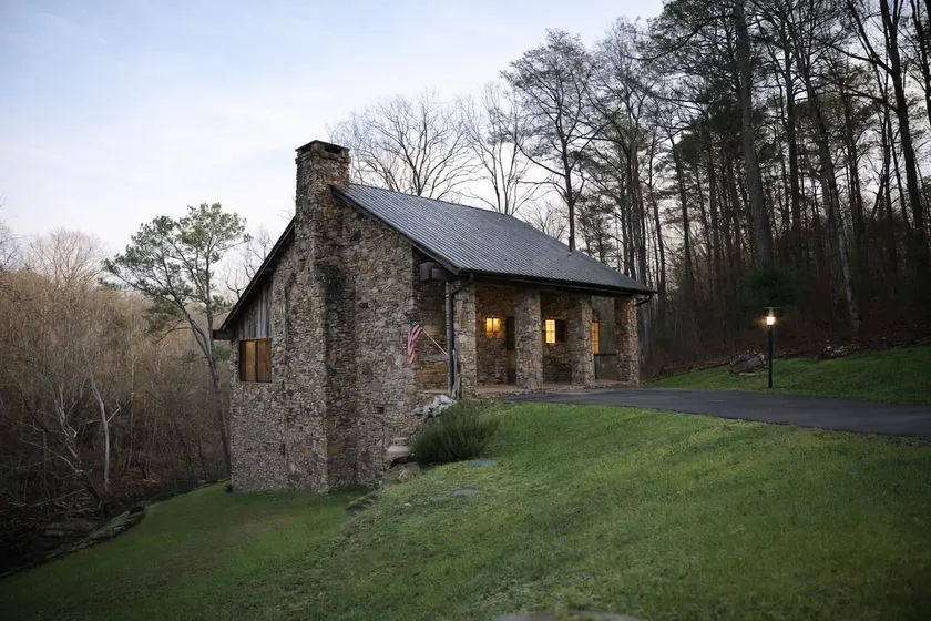 Cabin by the Creek - Image 1