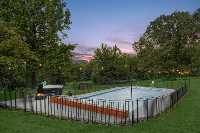Secluded Ozark Lodge • Hot Tub • Pool • Sleeps 16+ - Image 1