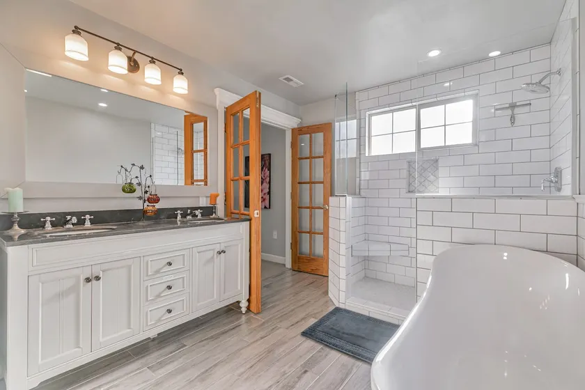 Big 6BR DT SJ Getaway + Huge Backyard - Image 1