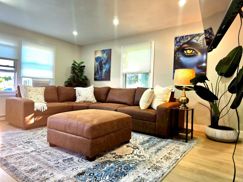 3BR Downtown Springfield | 5 Bed | Near MGM Casino - Image 1